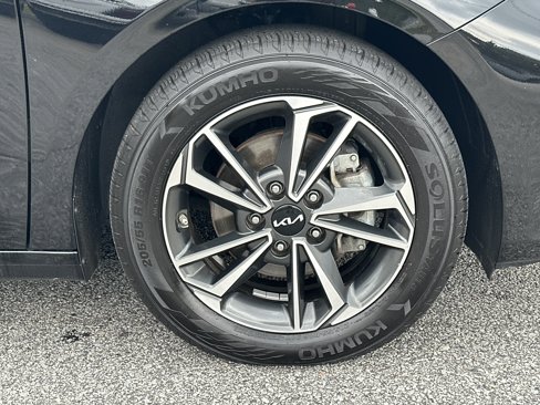 Used 2023 Kia Forte LXS image 12