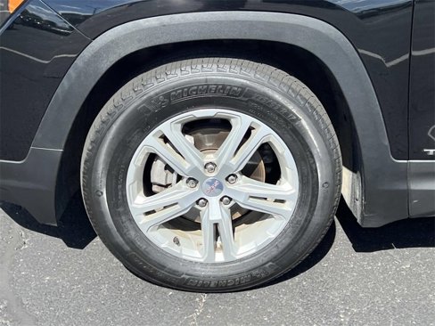 Certified 2022 GMC Terrain SLE w/ Driver Convenience Package image 9