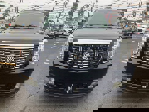 Used 2011 Cadillac Escalade Luxury image 2