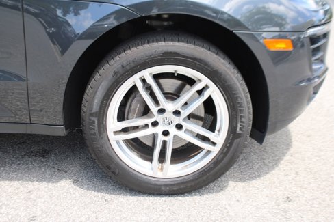 Certified 2018 Porsche Macan image 16