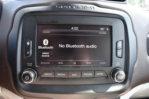 Used 2016 Jeep Renegade Limited image 17