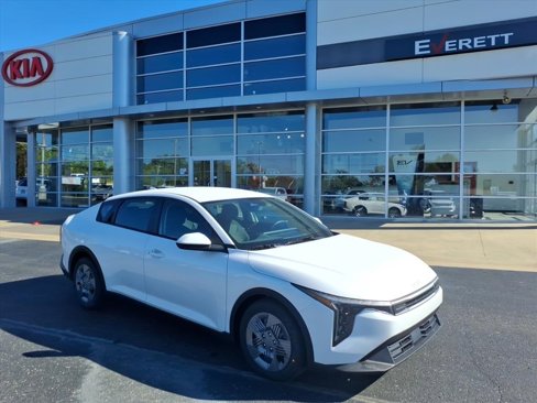 New 2025 Kia K4 LX image 2