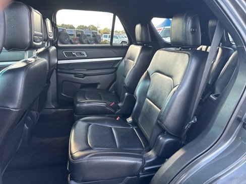 Used 2017 Ford Explorer XLT w/ Equipment Group 202A image 27