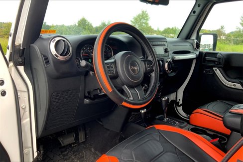 Used 2016 Jeep Wrangler Sahara w/ Connectivity Group image 15