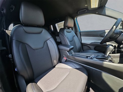 New 2025 Jeep Compass Latitude image 30