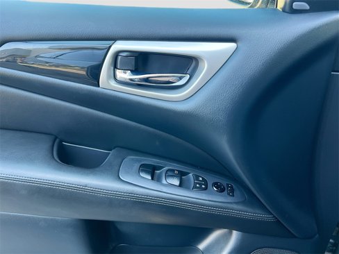 Used 2020 Nissan Pathfinder SV w/ Cargo Package image 17