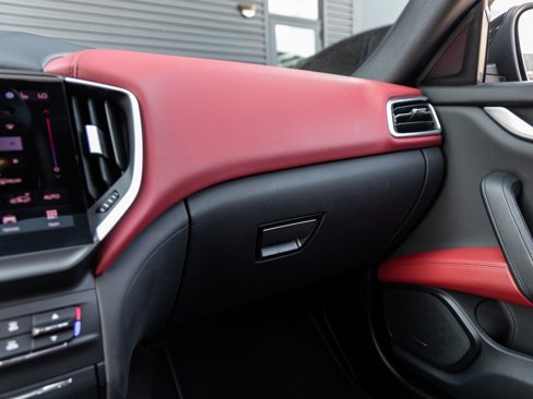 Used 2023 Maserati Ghibli Modena image 32