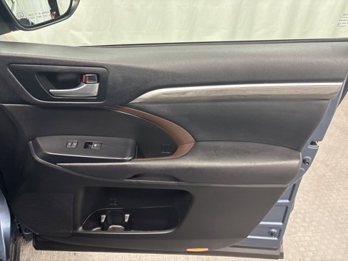 Used 2017 Toyota Highlander Limited image 22