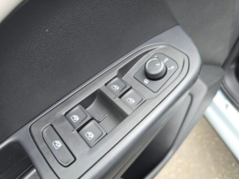 New 2025 Volkswagen Taos SE image 25