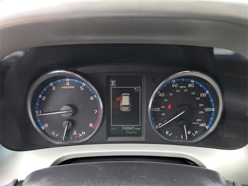 Used 2016 Toyota RAV4 Limited image 14