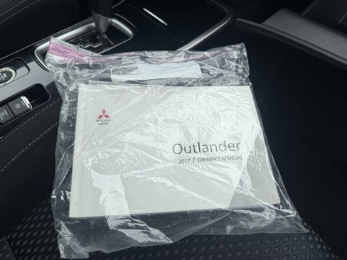 Used 2017 Mitsubishi Outlander SE image 31