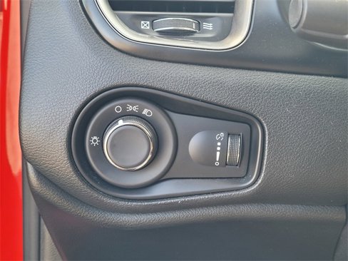 Certified 2023 Jeep Renegade Latitude image 24