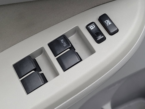 Used 2013 Toyota Corolla L image 27