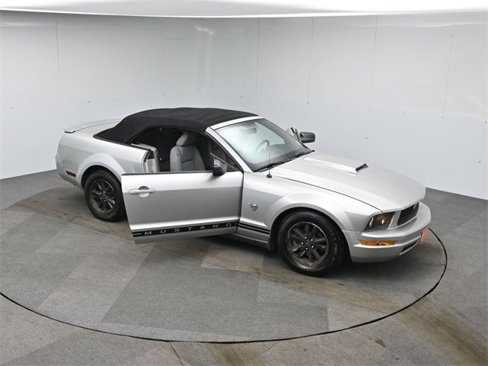 Used 2009 Ford Mustang Convertible image 42