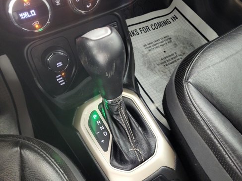 Used 2015 Jeep Renegade Limited image 29