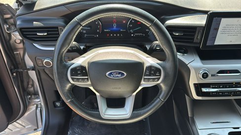 Used 2022 Ford Explorer XLT image 11