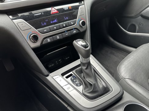 Used 2017 Hyundai Elantra Limited image 12