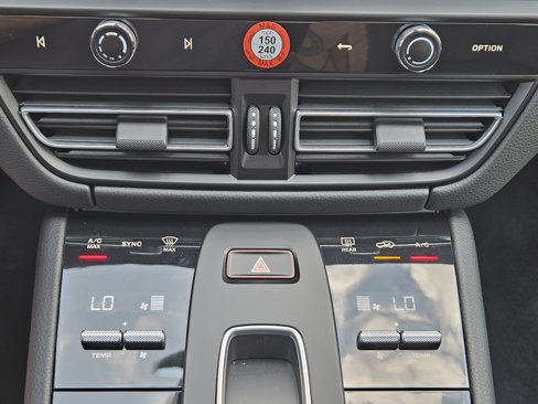 Certified 2024 Porsche Macan image 28