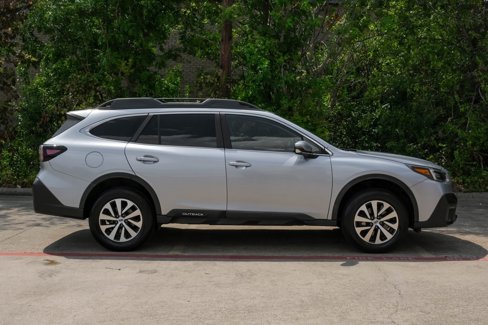 Used 2020 Subaru Outback Premium image 9