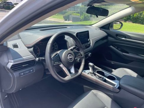 Used 2024 Nissan Altima 2.5 SR image 10