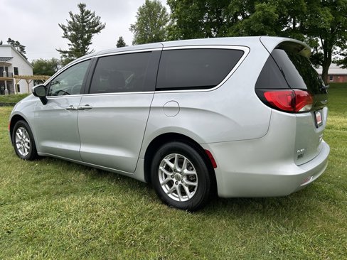 Used 2023 Chrysler Voyager LX image 5