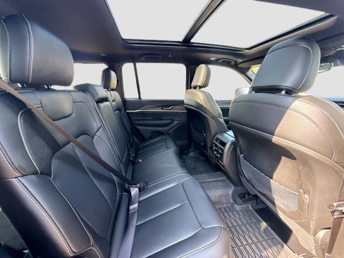 Used 2024 Jeep Grand Cherokee Limited image 28