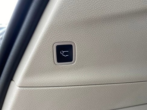 Used 2021 Chrysler Pacifica Touring image 21