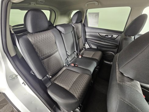 Used 2018 Nissan Rogue SV image 16