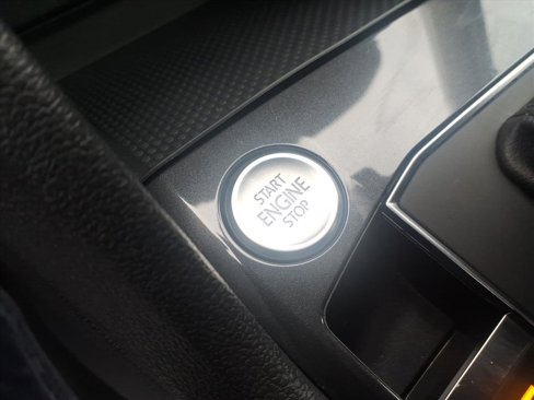 Used 2019 Volkswagen Tiguan SE image 27