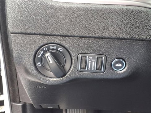 Used 2023 Dodge Charger SXT image 15