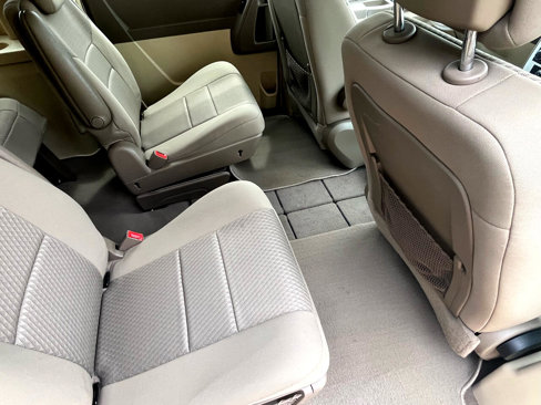 Used 2010 Chrysler Town & Country Touring image 55