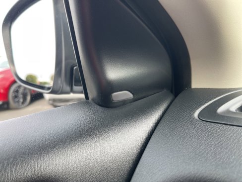 Used 2020 Nissan Pathfinder SV image 45