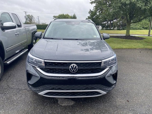 Used 2022 Volkswagen Taos SE w/ Panoramic Sunroof Package image 7