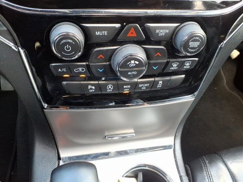 Used 2019 Jeep Grand Cherokee Limited image 21