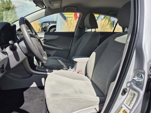 Used 2010 Toyota Corolla LE image 2
