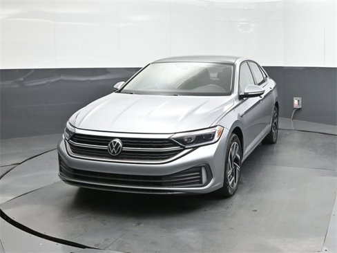Certified 2022 Volkswagen Jetta SEL image 30