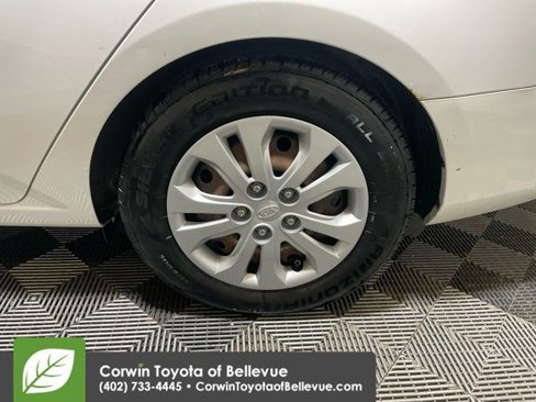 Used 2012 Kia Forte EX image 21
