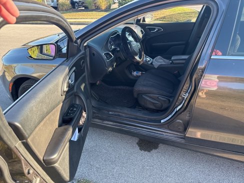Used 2015 Chrysler 200 Limited image 8