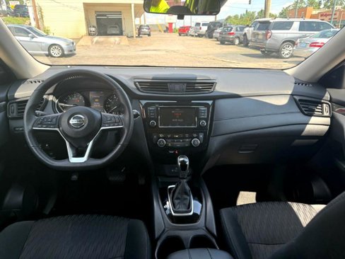 Used 2020 Nissan Rogue SV image 6