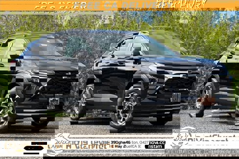 New 2025 Chevrolet Trax LT w/ Sunroof Package image 1