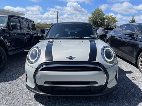 Used 2022 MINI Cooper 4-Door Hardtop image 2