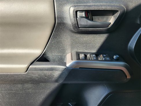Used 2022 Toyota Tacoma SR5 image 23