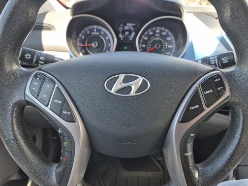 Used 2013 Hyundai Elantra GLS w/ Preferred Pkg image 10