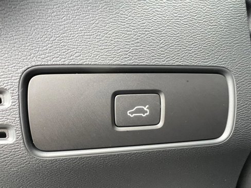 Used 2023 Volvo C40 P8 Recharge Ultimate image 18
