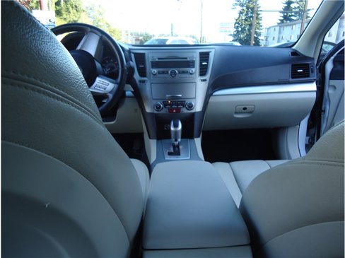 Used 2010 Subaru Outback 2.5i Premium image 17