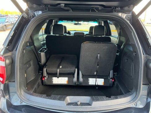 Used 2017 Ford Explorer XLT w/ Equipment Group 202A image 16