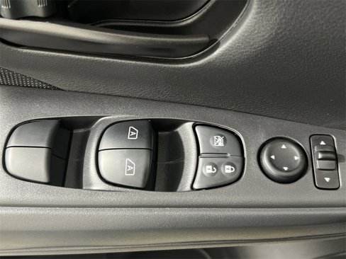 Certified 2025 Nissan Kicks Play S image 15