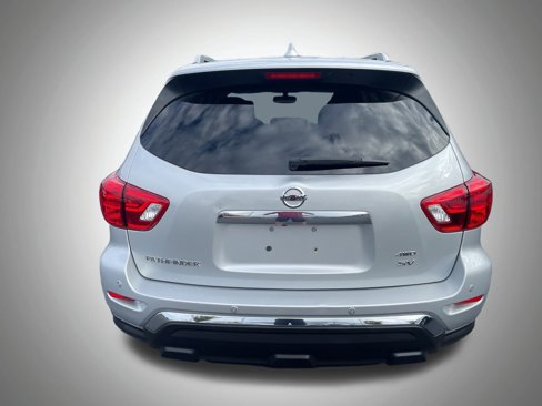 Used 2020 Nissan Pathfinder SV image 11