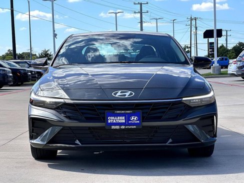 Used 2025 Hyundai Elantra Sport image 9