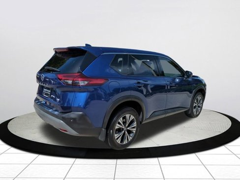 Used 2021 Nissan Rogue SV image 3
